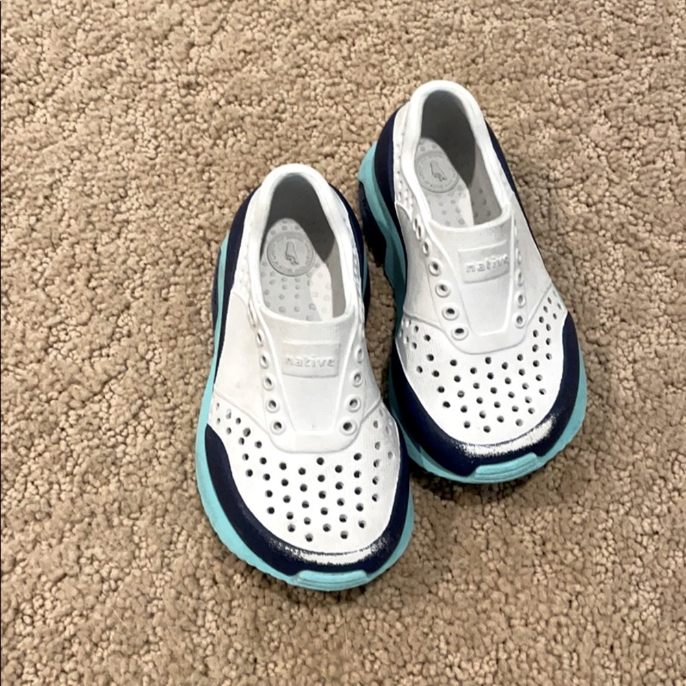 Native shoes 6C